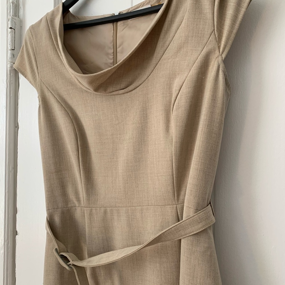 Beige desss